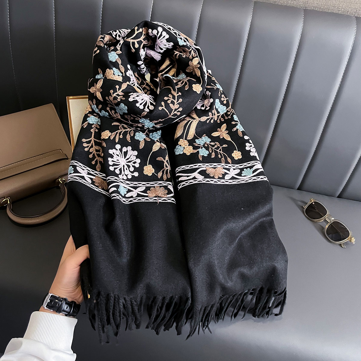 New Winter Warm Cashmere Scarf - Embroidery Pashmina recensione e prezzo