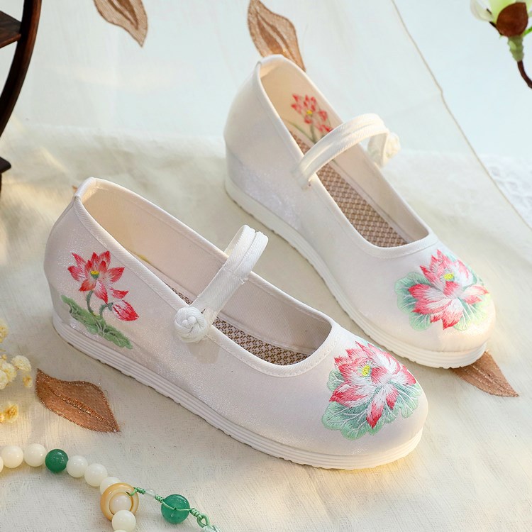 2026 Women's White & Green Lot - Embroidery White recensione e prezzo