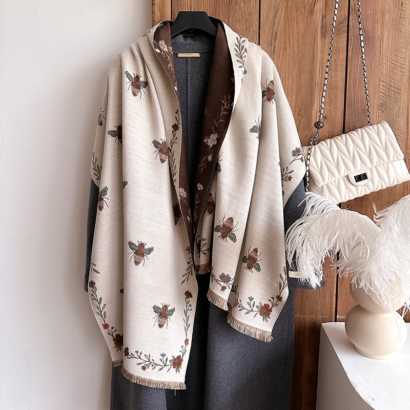 2025 New Brand Little Bee Flow - Embroidery Pashmina recensione e prezzo