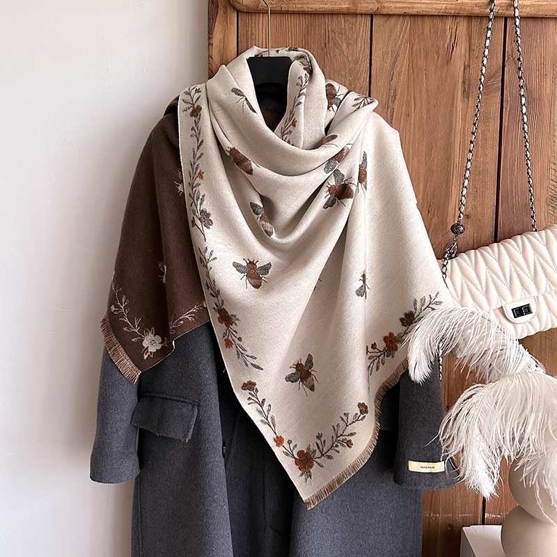 2025 New Brand Little Bee Flow - Embroidery Pashmina recensione e prezzo