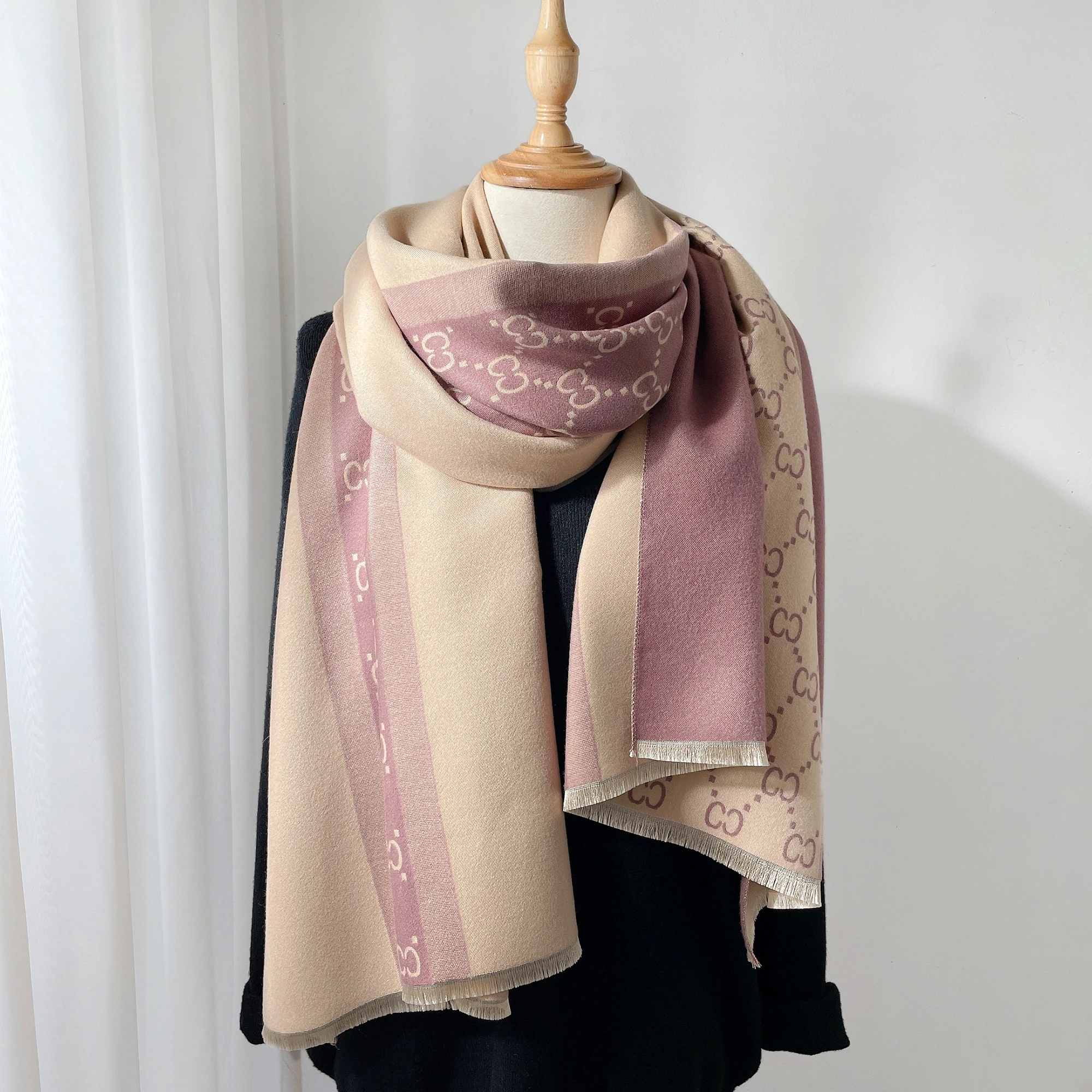 2025 Autumn and Winter New Eur - Embroidery Pashmina recensione e prezzo