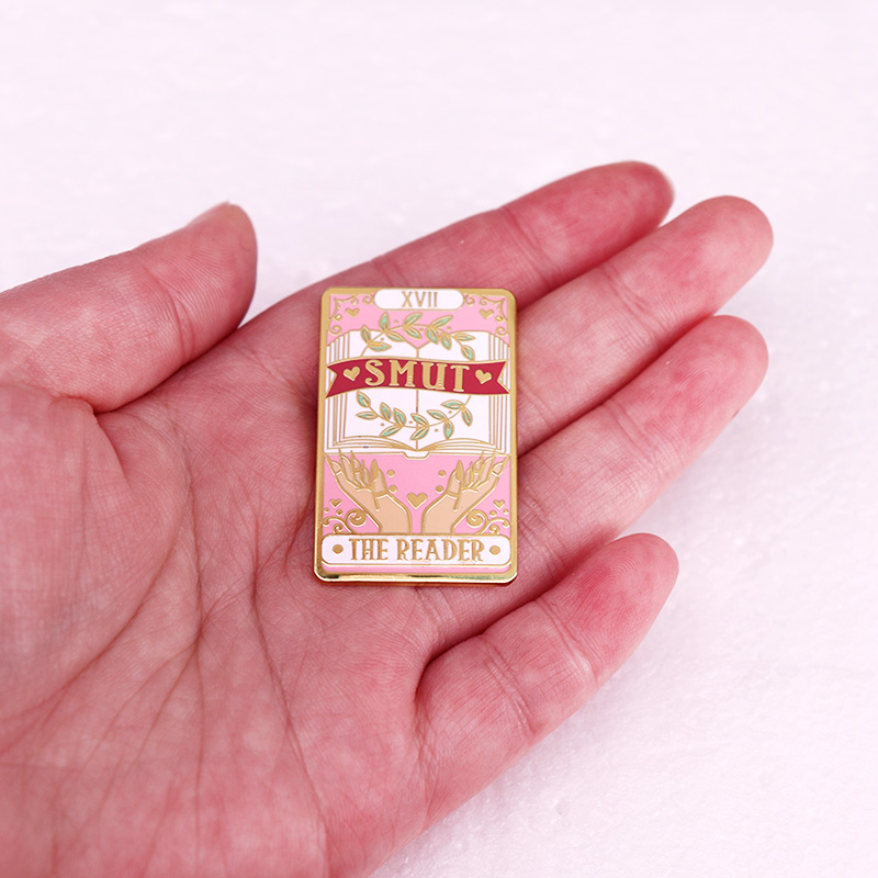 SMUT The Reader Book Enamel Pi - Embroidery Wallet recensione e prezzo