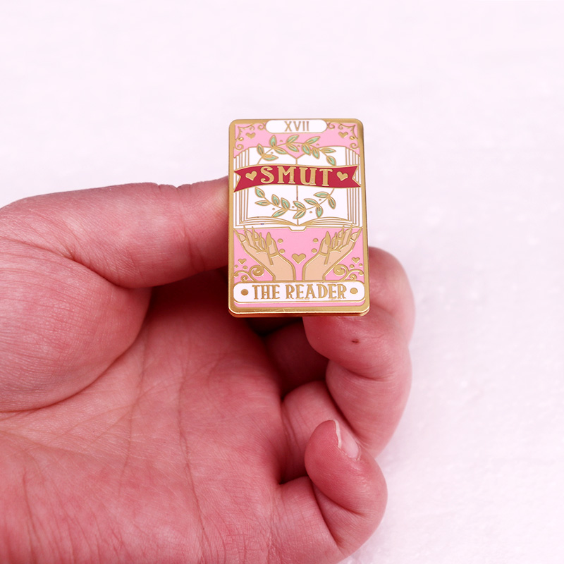 SMUT The Reader Book Enamel Pi - Embroidery Wallet recensione e prezzo