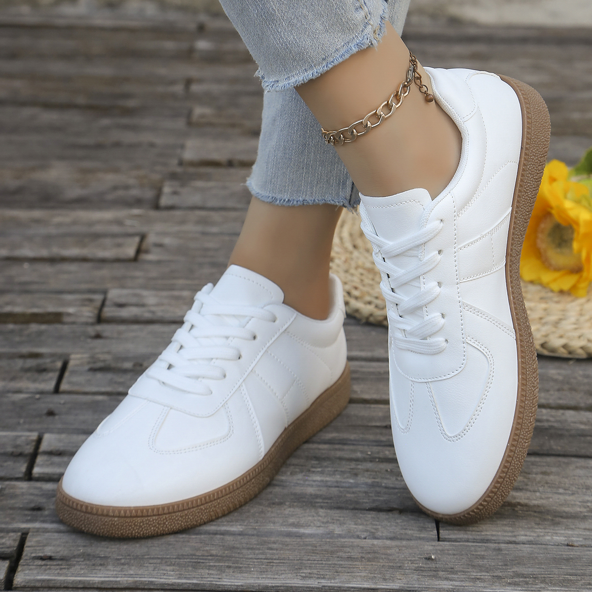 Ladies' casual white sports sh - Embroidery White recensione e prezzo