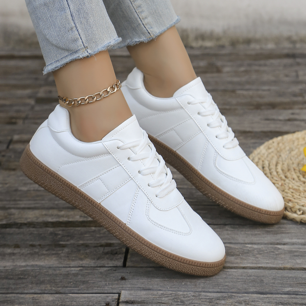 Ladies' casual white sports sh - Embroidery White recensione e prezzo