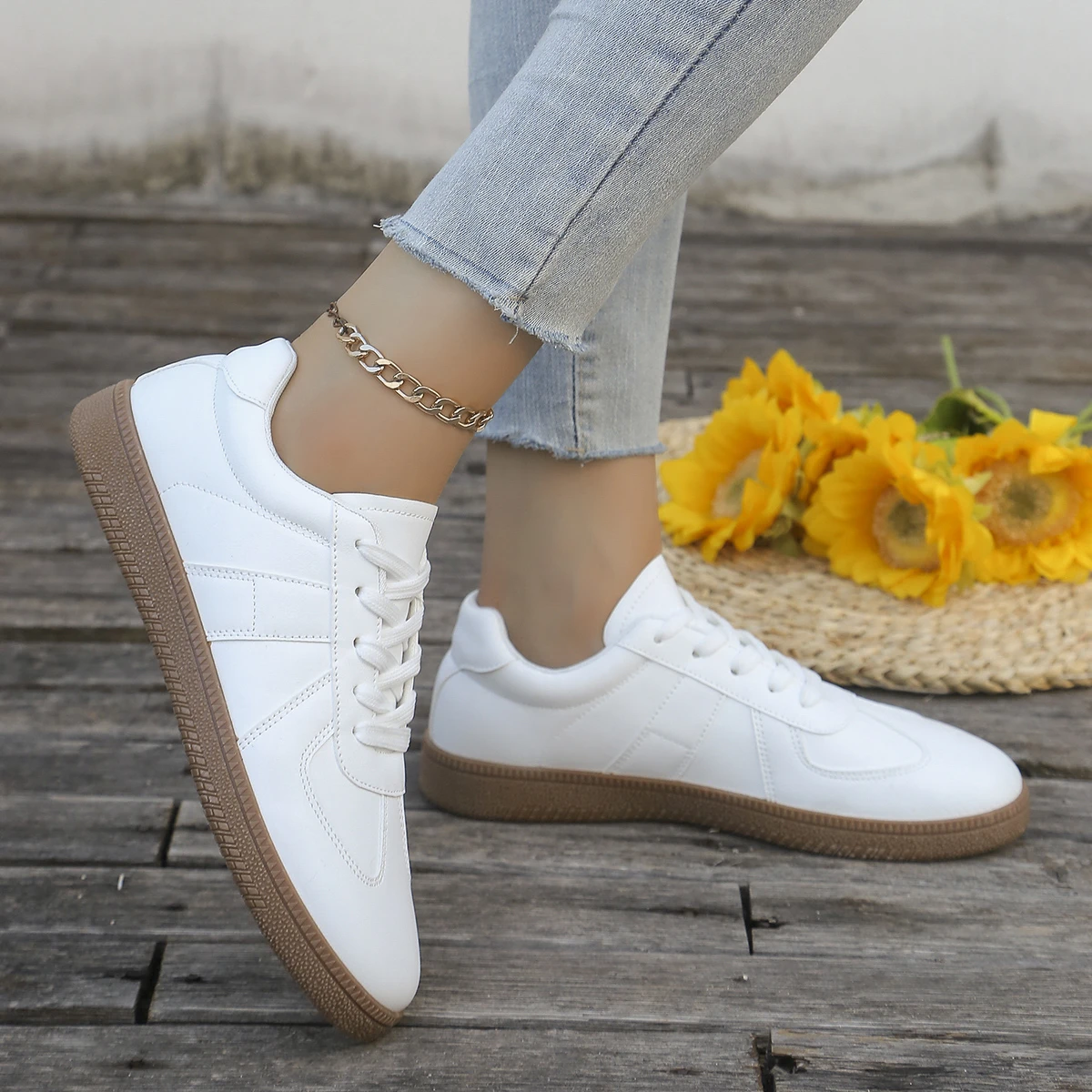 Ladies' casual white sports sh - Embroidery White recensione e prezzo
