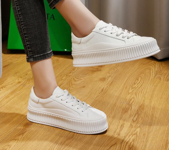 New Women's Sneakers Thick-sol - Embroidery White recensione e prezzo