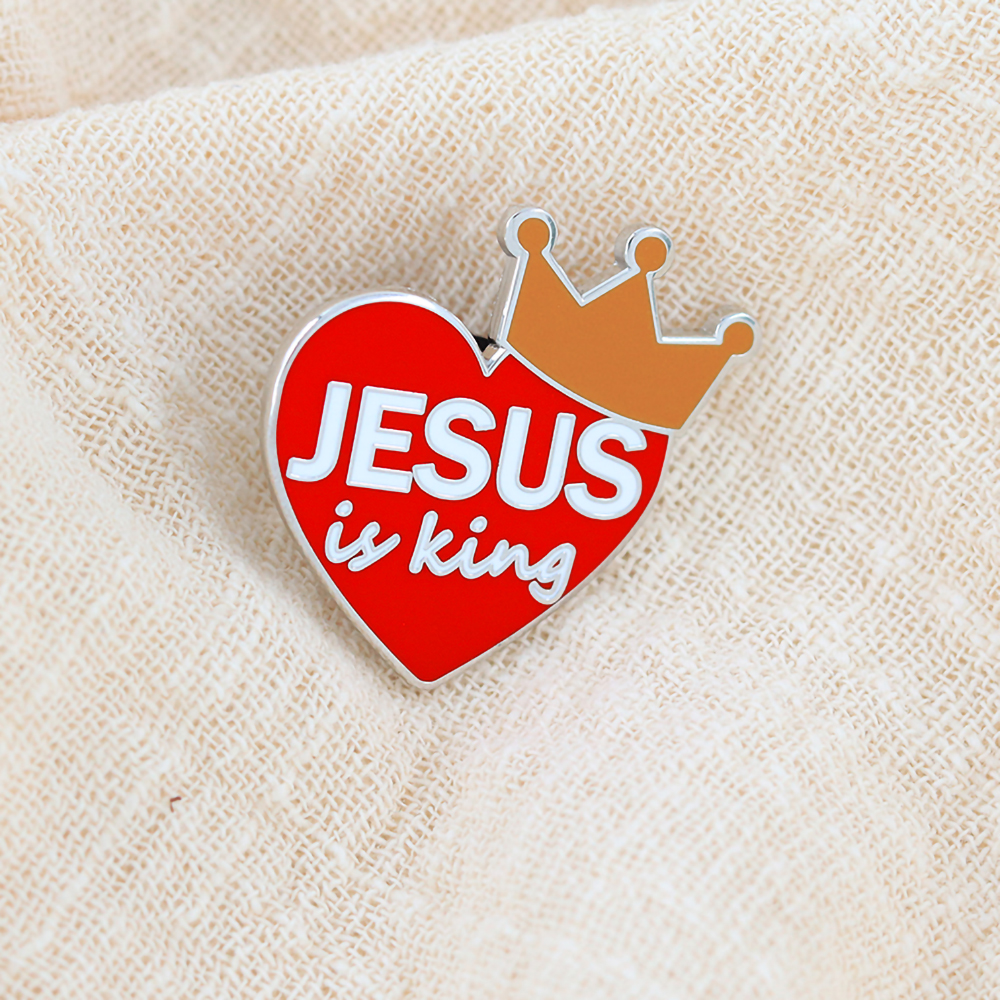 Jesus Is King Red Heart Crown  - Embroidery Jesus recensione e prezzo