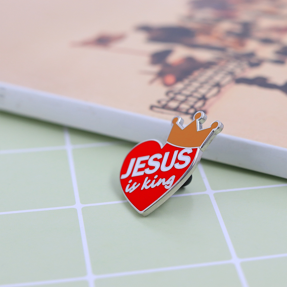 Jesus Is King Red Heart Crown  - Embroidery Jesus recensione e prezzo