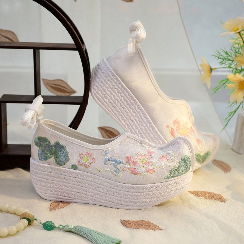 2026 Women's White Lotus Embro - Embroidery White recensione e prezzo
